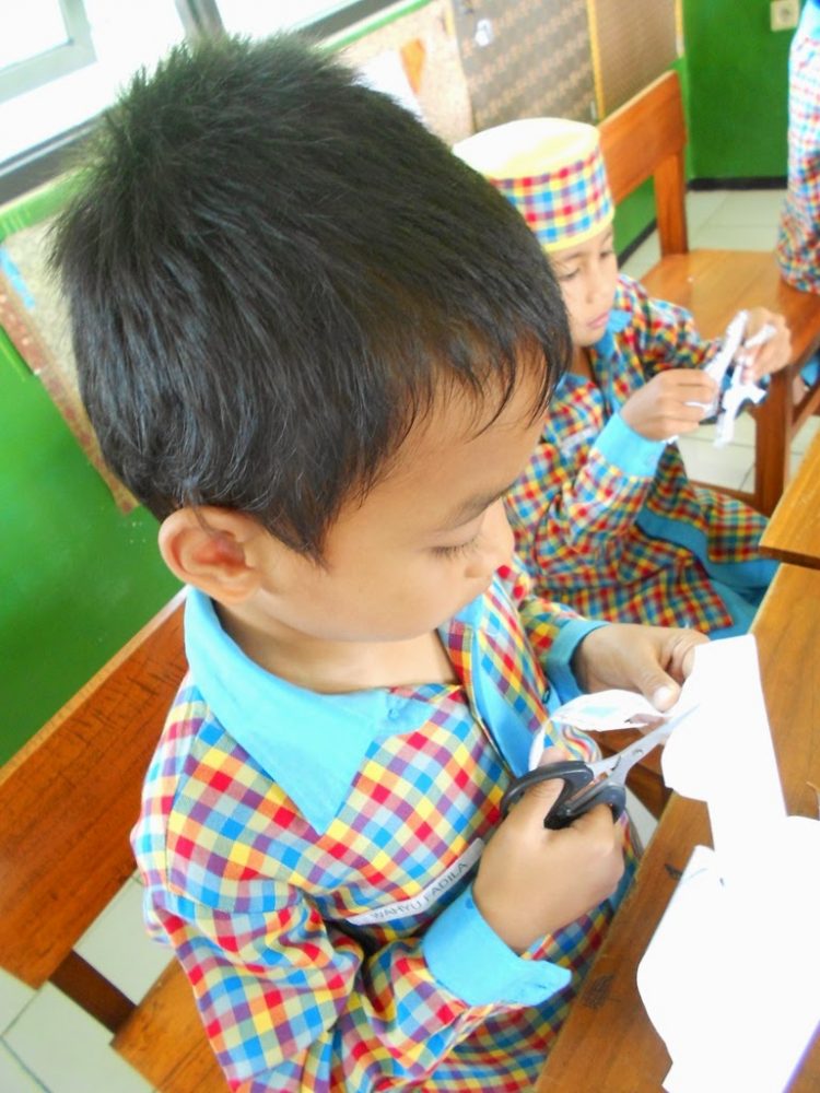 Paper Craft: Cara Murah dan Mudah untuk Meningkatkan Kharakter Positif Anak