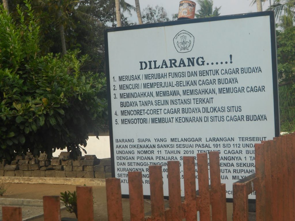 Menelusuri Candi Simping: Makam Raden Wijaya yang Terlantar