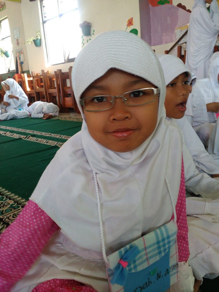 Namaku Aisyah Nuriy Arina dan bisa dipanggil Aisyah atau Aca.