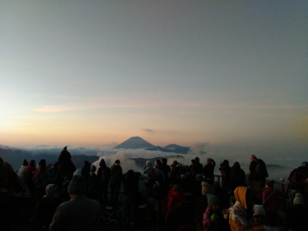 Wisata ke Gunung Bromo Saat Status Bromo Waspada