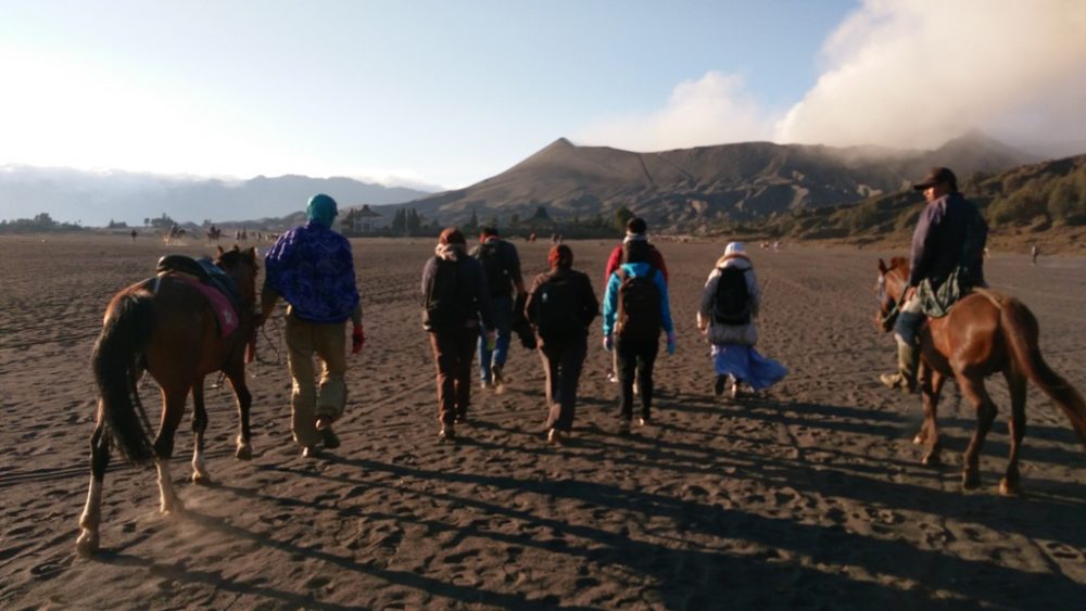 Wisata ke Gunung Bromo Saat Status Bromo Waspada