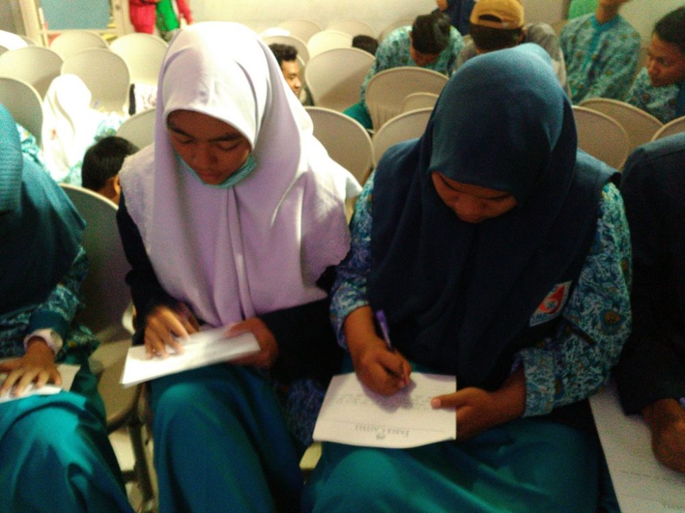 School Visit Menulis bersama tim Faber Castel. SMA Muhammadiyah 10 Surabaya: Talents Executive School