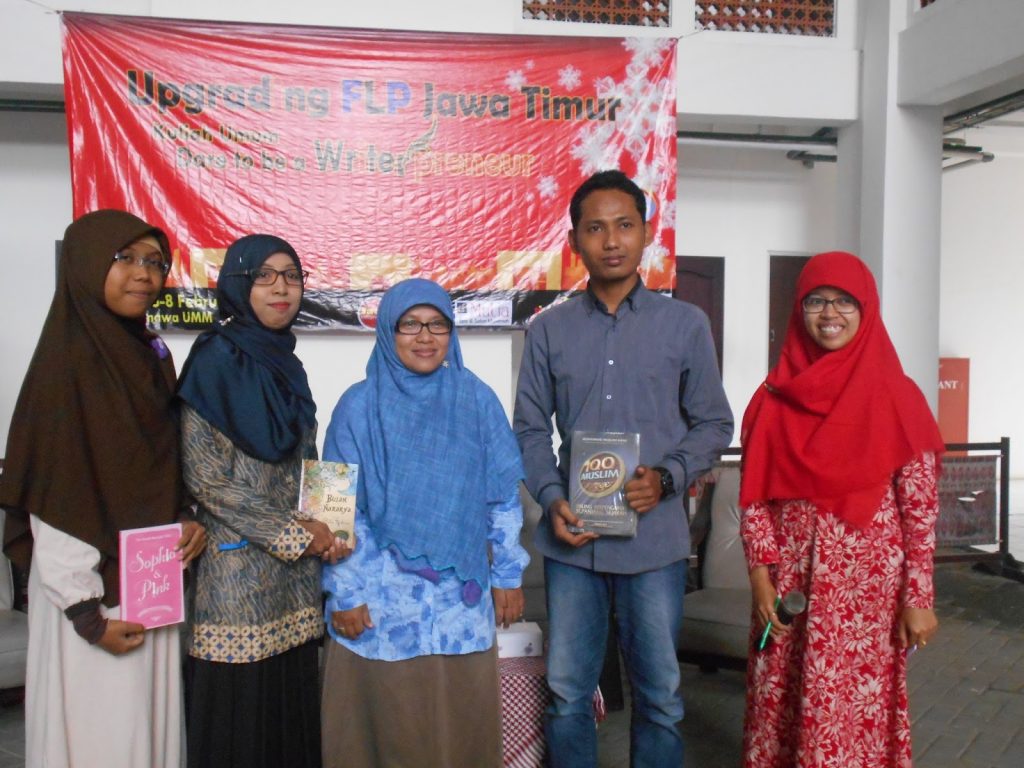 Dare to be a Writerpreneur dalam Milad FLP Ke-19 (Hari Kedua) bersama Sinta Yudisia dan Dukut Imam Widodo