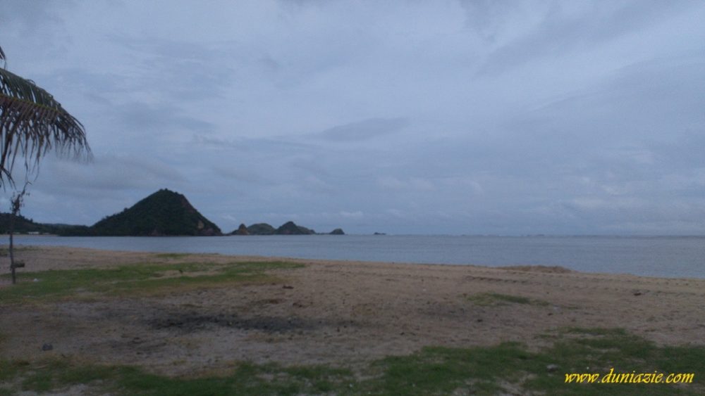 Menikmati Pesona Keindahan Pantai Kuta Lombok