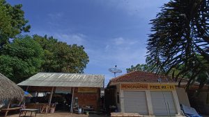 Melepas Penat di Gili Iyang: Pulau Oksigen dari Madura