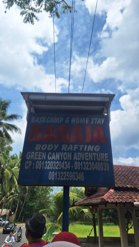 Menatap “Hujan Abadi” di Green Canyon: Destinasi Paling Estetik di Jawa Barat.