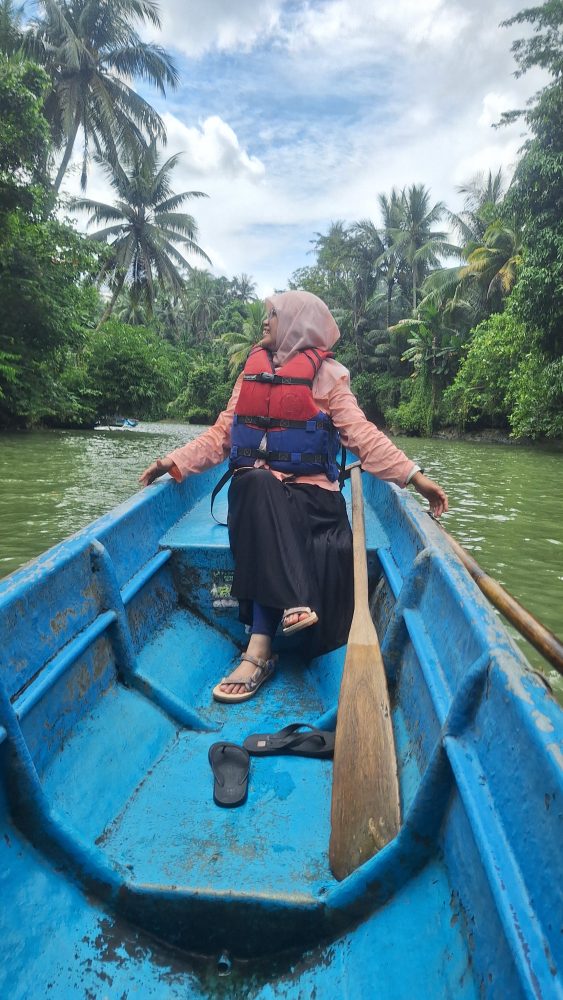 Menatap “Hujan Abadi” di Green Canyon: Destinasi Paling Estetik di Jawa Barat.