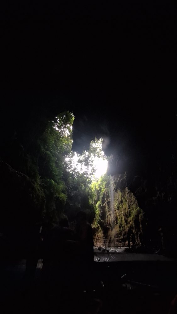 Menatap “Hujan Abadi” di Green Canyon: Destinasi Paling Estetik di Jawa Barat.