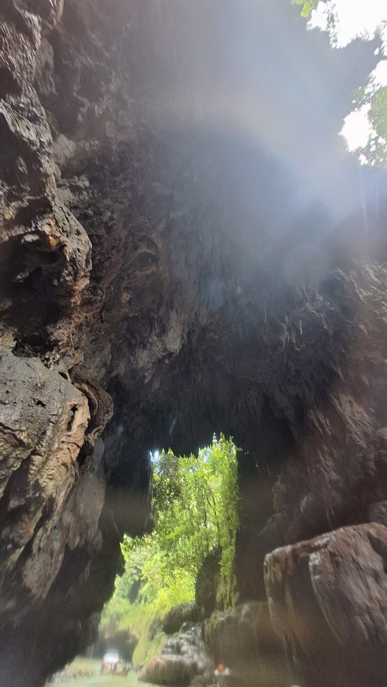 Menatap "Hujan Abadi" di Green Canyon: Destinasi Paling Estetik di Jawa Barat.