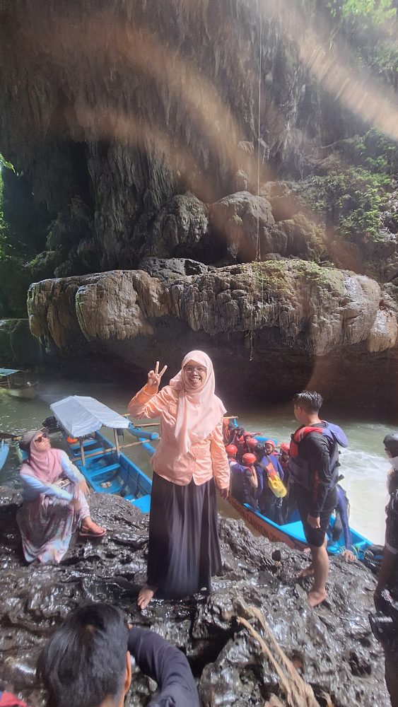 Menatap "Hujan Abadi" di Green Canyon: Destinasi Paling Estetik di Jawa Barat.