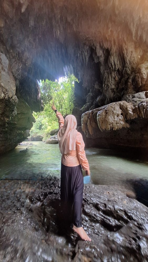 Menatap "Hujan Abadi" di Green Canyon: Destinasi Paling Estetik di Jawa Barat.