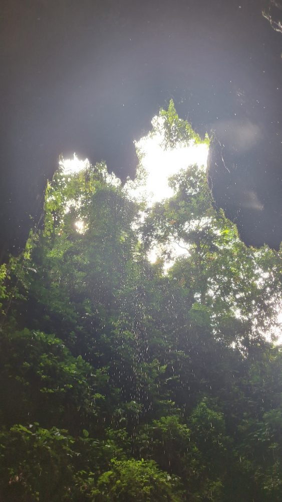 Menatap "Hujan Abadi" di Green Canyon: Destinasi Paling Estetik di Jawa Barat.