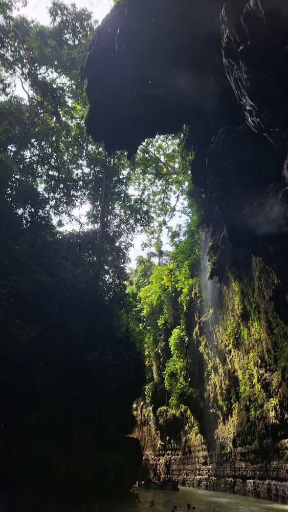 Menatap "Hujan Abadi" di Green Canyon: Destinasi Paling Estetik di Jawa Barat.