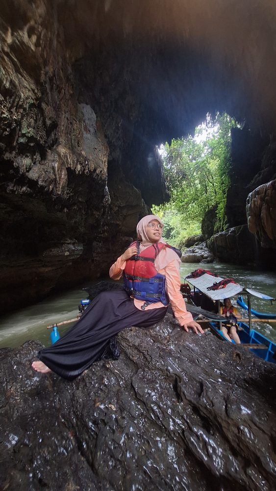 Menatap "Hujan Abadi" di Green Canyon: Destinasi Paling Estetik di Jawa Barat.