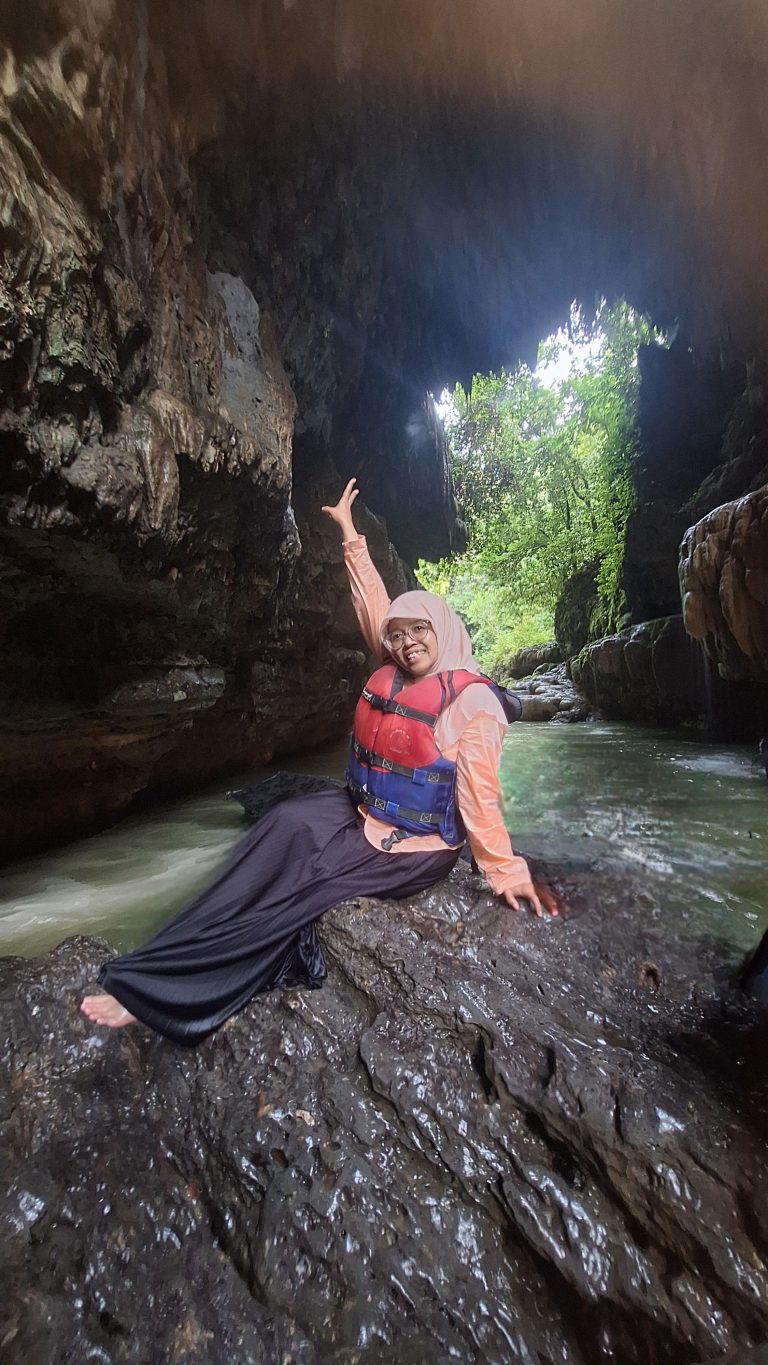 Menatap "Hujan Abadi" di Green Canyon: Destinasi Paling Estetik di Jawa Barat.