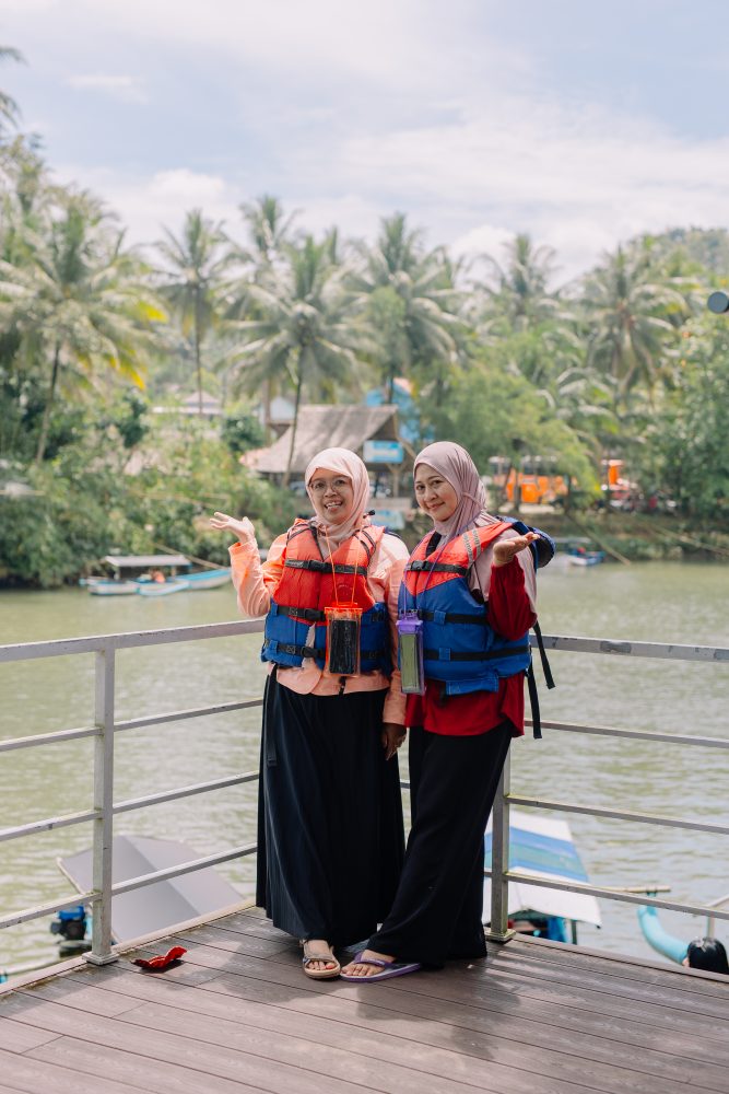 Menatap "Hujan Abadi" di Green Canyon: Destinasi Paling Estetik di Jawa Barat.