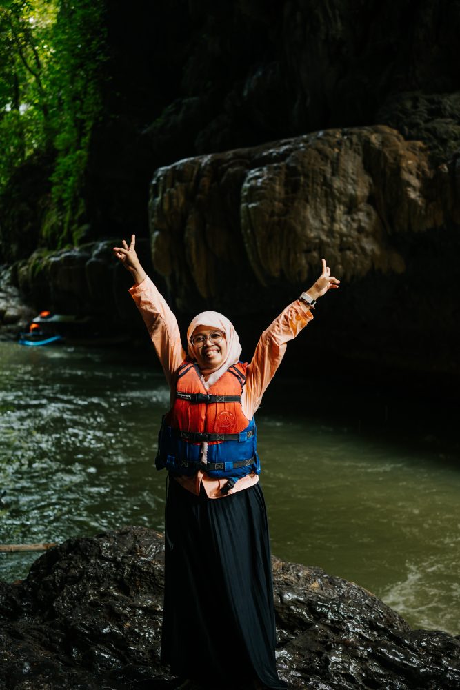 Menatap "Hujan Abadi" di Green Canyon: Destinasi Paling Estetik di Jawa Barat.