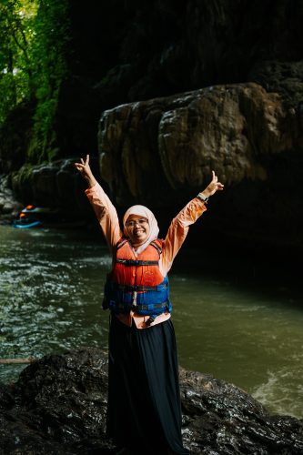 Menatap “Hujan Abadi” di Green Canyon: Destinasi Paling Estetik di Jawa Barat.