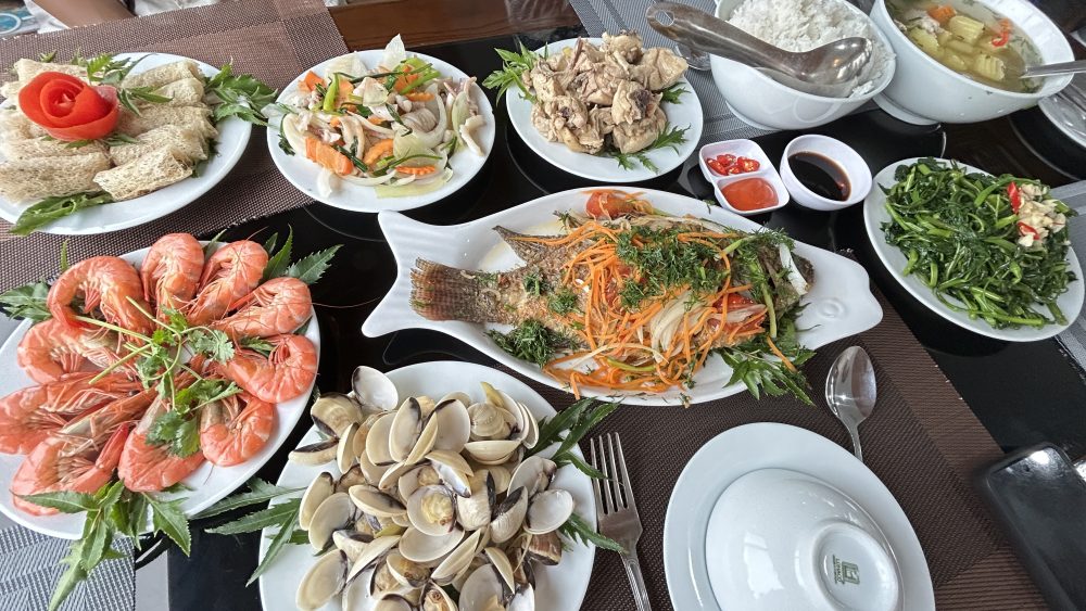 Menikmati Cruise di Ha Long Bay Vietnam: Pengalaman Menyusuri Keajaiban Alam Warisan Dunia