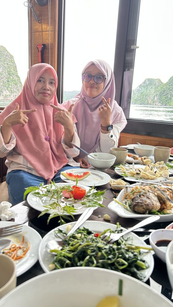 Menikmati Cruise di Ha Long Bay Vietnam: Pengalaman Menyusuri Keajaiban Alam Warisan Dunia