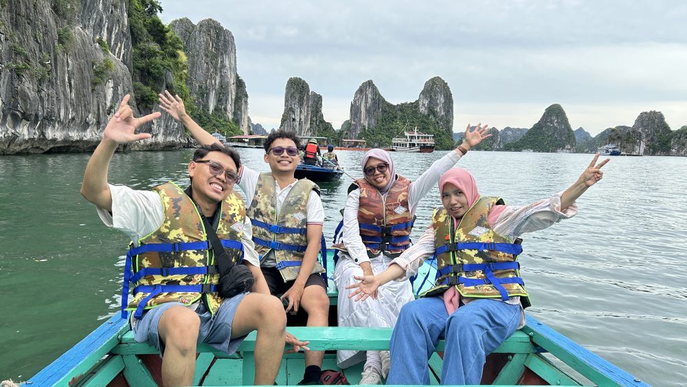 Menikmati Cruise di Ha Long Bay Vietnam: Pengalaman Menyusuri Keajaiban Alam Warisan Dunia
