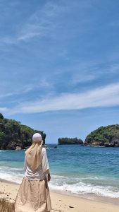 Healing ke Pantai Peh Pulo Blitar: Angin Laut dan Momen Bersama Keluarga