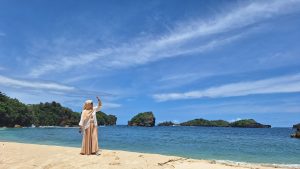 Healing ke Pantai Peh Pulo Blitar: Angin Laut dan Momen Bersama Keluarga